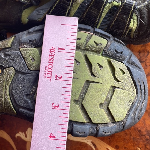 KEEN used rubber toe shoes szUK4 (mens 5 Women’s 7ish) - Picture 4 of 4